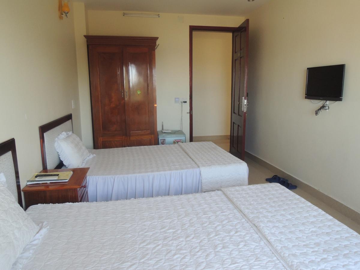 Ngan Ha Hotel Dong Hoi Exterior photo